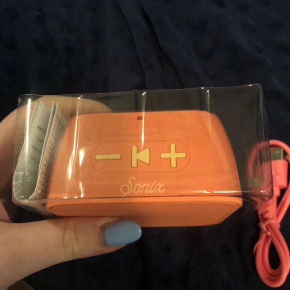 NIB Sonix Bluetooth Speaker - Picture 9 of 9